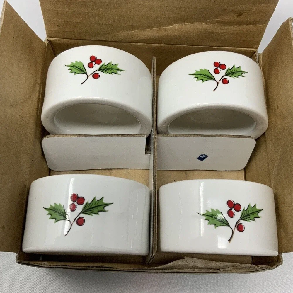 Vintage Christmas Napkin Ring Set (4) Holly Red Berry Porcelain Japan‎ W/Box